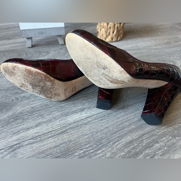 Anne Klein real patent leather crocodile pattern pump. Made in Italy. Size 7 - Picture 6 of 7